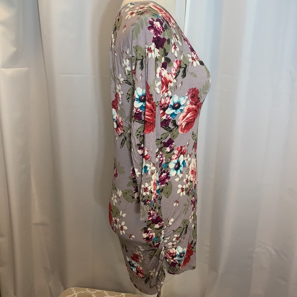 Like new! Eyelash Tunic Floral Top - Picture 3 of 7